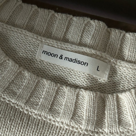 Moon & Madison Sweater Womens L  White American Flag Cropped Boxy Patriotic USA - Picture 4 of 7